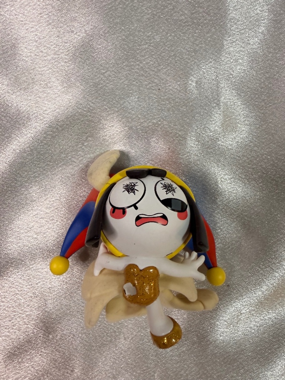 The Amazing Digital Circus Pomni Figure Jester Character Damaged Broken Leg